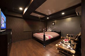 alo alo - Adults Only