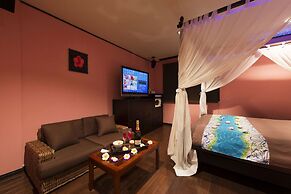 alo alo - Adults Only