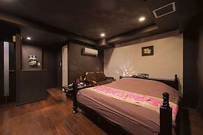 alo alo - Adults Only