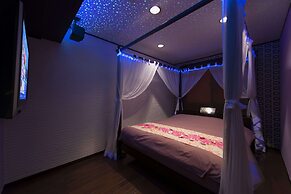 alo alo - Adults Only