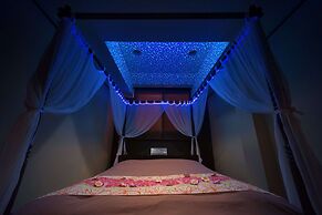 alo alo - Adults Only