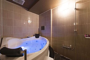 alo alo - Adults Only