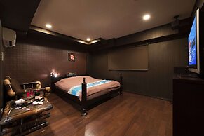 alo alo - Adults Only