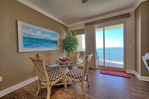 Roomy Oceanfront Condo with Breathtaking View and Beachside Pool - Uni