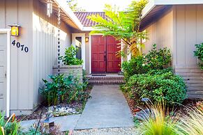 Casa Bella: Serene & Welcoming In Santa Rosa! 3 Bedroom Home by Redawn