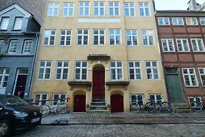 Central Canal Apartments 4