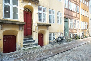 Central Canal Apartments 4