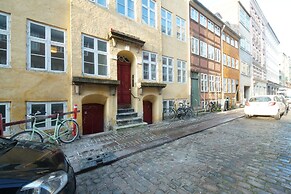 Central Canal Apartments 4