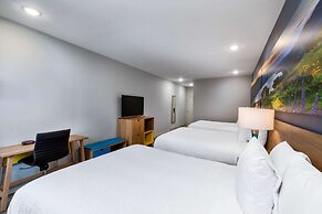 Days Inn & Suites by Wyndham Downtown/University of Houston