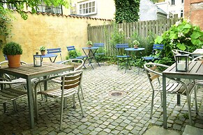 Central Canal Apartments 6