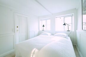 Central Canal Apartments 8