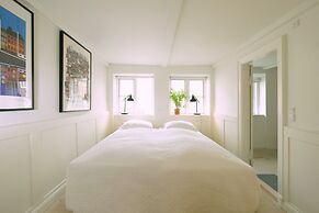 Central Canal Apartments 8