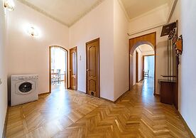 Apartment in the Palace Square
