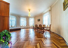 Apartment in the Palace Square