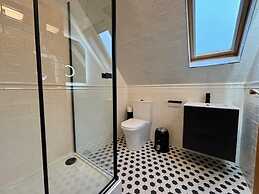 Stob Binnein Cottage