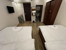 Sahara Pyramids Inn