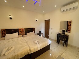 Sahara Pyramids Inn