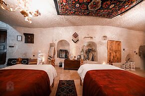 Zeus Cave Suites