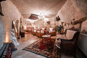 Zeus Cave Suites