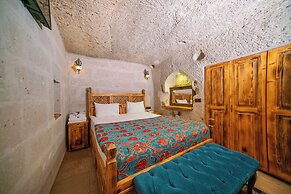 Zeus Cave Suites