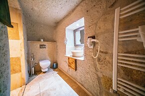 Zeus Cave Suites