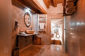 Zeus Cave Suites