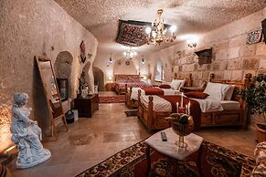 Zeus Cave Suites
