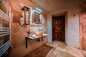 Zeus Cave Suites