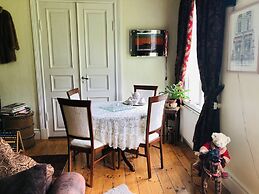 2-bed Apartment Overlooking the River