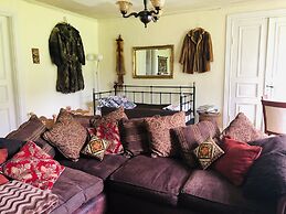 2-bed Apartment Overlooking the River