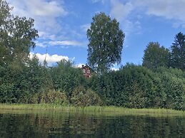 2-bed Apartment Overlooking the River