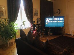 2-bed Apartment Overlooking the River