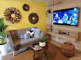 Sabrina's Crib by Azure 2 Bedroom near Airport