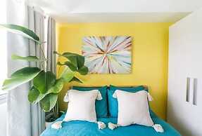 Sabrina's Crib by Azure 2 Bedroom near Airport
