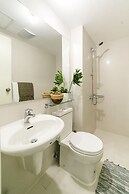 Sabrina's Crib by Azure 2 Bedroom near Airport