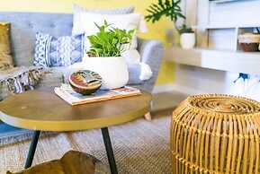 Sabrina's Crib by Azure 2 Bedroom near Airport