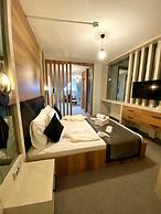 Otel 374