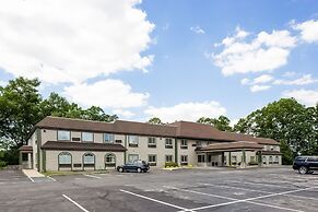 Econo Lodge Whitehall near Michigan's Adventure