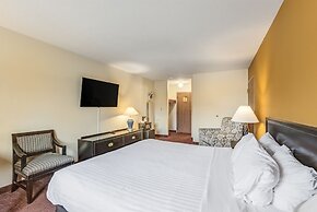 Econo Lodge Whitehall near Michigan's Adventure