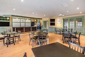 Econo Lodge Whitehall near Michigan's Adventure