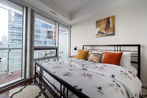 CN Tower Facing, Parking, King Bed