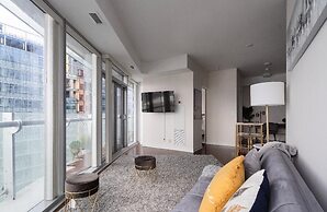 CN Tower Facing, Parking, King Bed