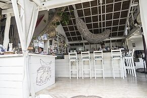 White Banana Beach Club