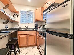 Venice Studio With Outdoor Cabana Studio Bedroom Apts by RedAwning