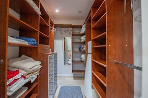 Venice Studio With Outdoor Cabana Studio Bedroom Apts by RedAwning