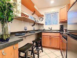 Venice Studio With Outdoor Cabana Studio Bedroom Apts by RedAwning