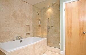 Venice Studio With Outdoor Cabana Studio Bedroom Apts by RedAwning