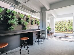 Loyy Hotel - Hostel