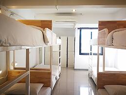 Loyy Hotel - Hostel