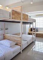 Loyy Hotel - Hostel